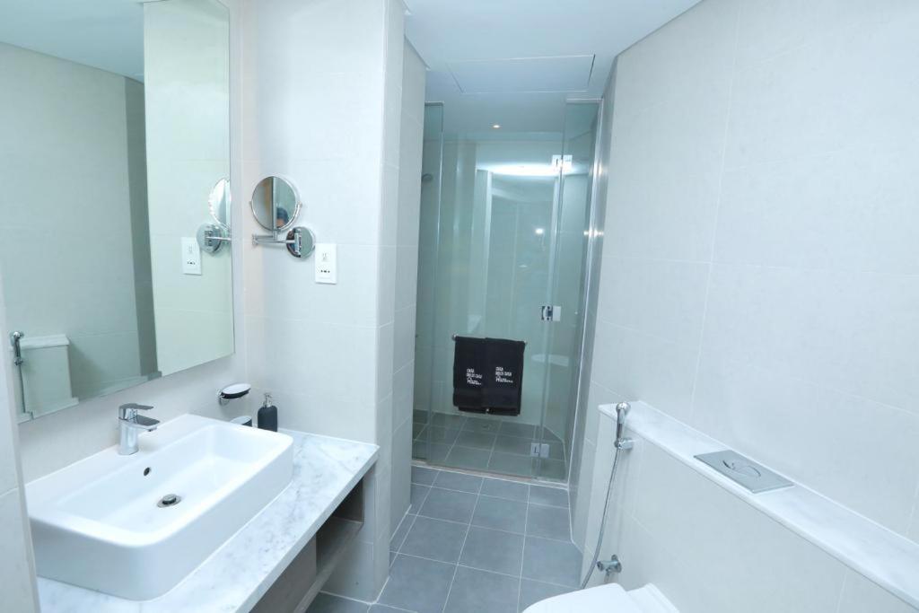 Damac Maison Prive Deluxe Studio With Burj-Khalifa View Dubai Exterior photo